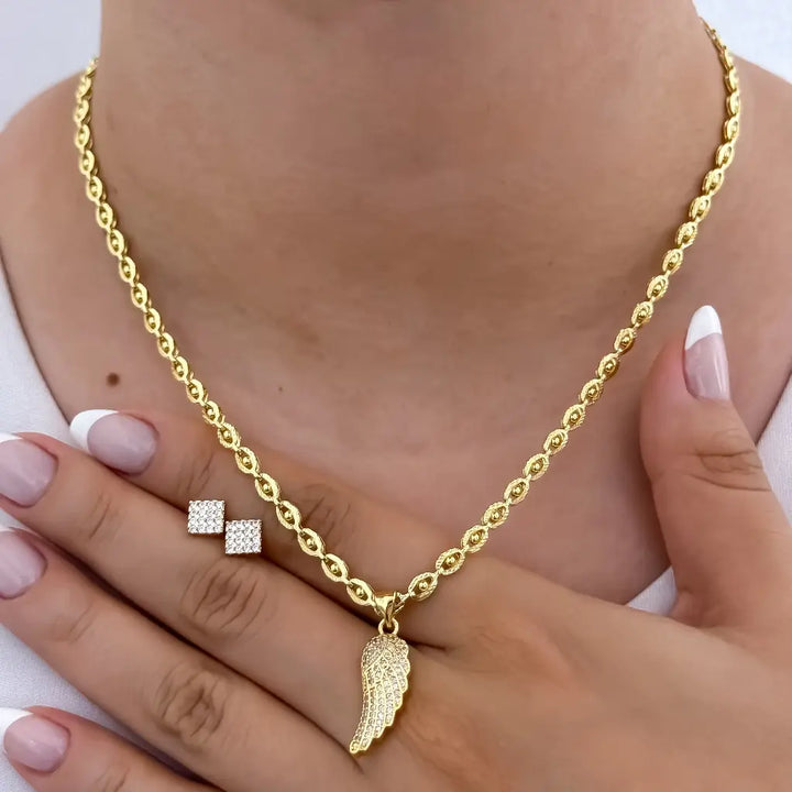 Conjunto De Dama Con Cadena De Tejido Gucci Rustica, Dije De Ala Cristal Y Topos Cuadrados Cristal